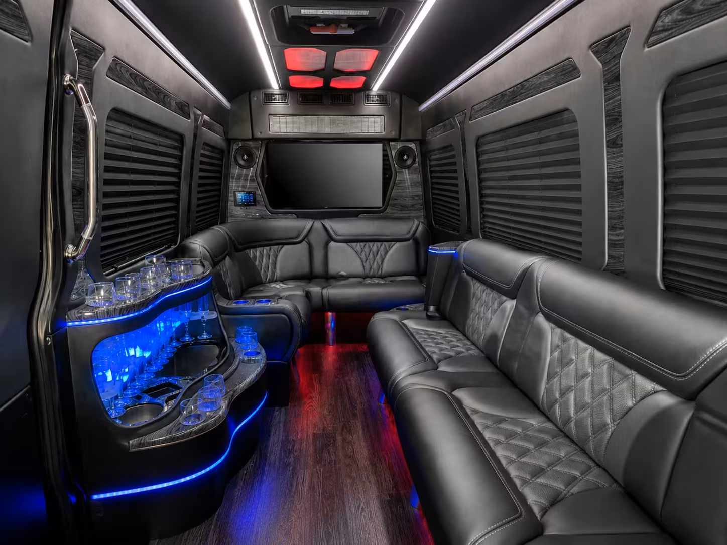 stamford airport bus rentals for corporate travelers
